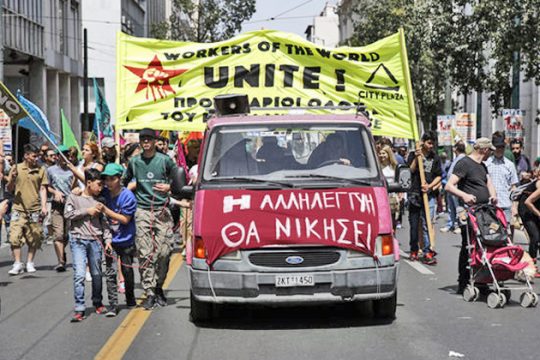 Σε δρόμους χωριστούς