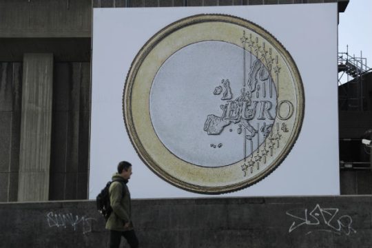 Σχέδιο για υποχρεωτική ένταξη στο ευρώ