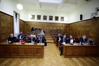 Ψάχνουν στοιχεία σε έξι δικογραφίες