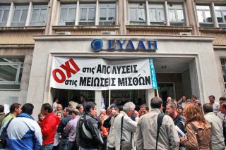Ο «γαλάζιος» εμφύλιος καθυστερεί το συνέδριο των εργαζομένων