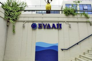 ΕΥΔΑΠ: πράσινη πρωτιά και γαλάζιος εμφύλιος