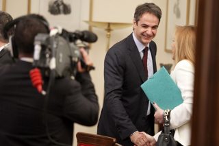 Οι νοσταλγοί καιροφυλακτούν