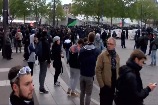 Επεισόδια στην πλ. Δημοκρατίας στο Παρίσι