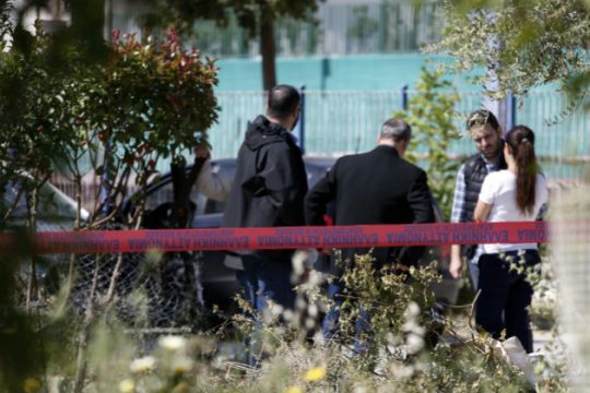 Εκτέλεση με… άρωμα νύχτας έξω από δημοτικό