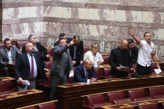 Η ναζιστική βία στη Βουλή
