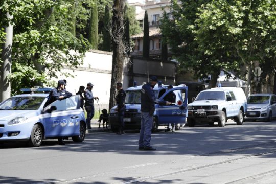 Η Corriere della Sera, οι «Πυρήνες» και το δέμα
