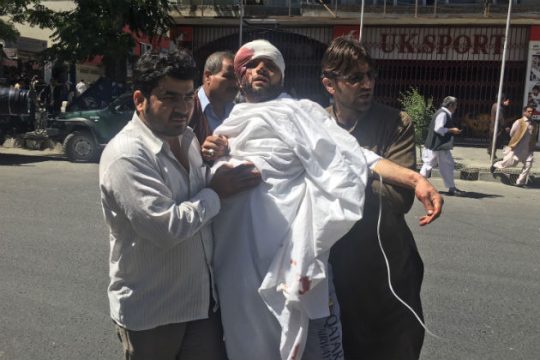 Εκατοντάδες θύματα από βομβιστική επίθεση στην Καμπούλ