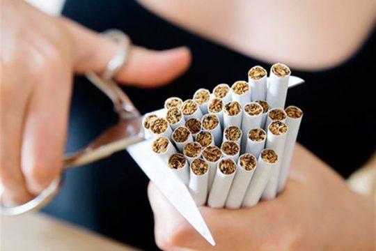 Μειώθηκε το εκούσιο, αυξήθηκε το παθητικό κάπνισμα