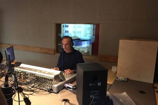 Νέο και αριστερά… στα FM