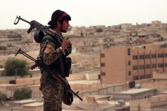 Οι ΗΠΑ αγνοούν την Τουρκία και εξοπλίζουν τους Κούρδους