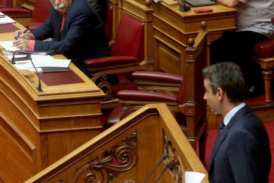 «Η κυβέρνηση είναι πολιτικός στρατός ατάκτων»