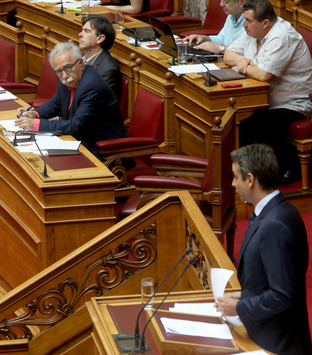 «Η κυβέρνηση είναι πολιτικός στρατός ατάκτων»