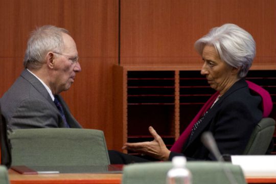 Handelsblatt: Συμβιβαστική λύση Σόιμπλε – ΔΝΤ