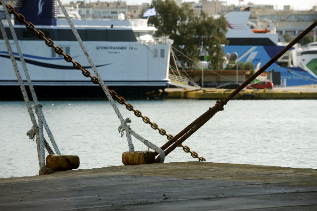 Οι ακτοπλόοι καλούν την ΠΝΟ να αναστείλει τις κινητοποιήσεις