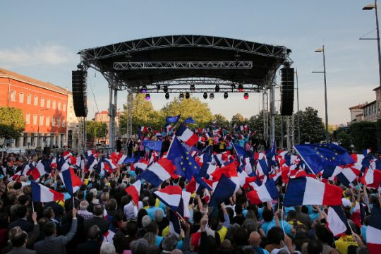 Χάκερς «χτύπησαν» την καμπάνια του Μακρόν