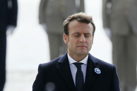 Η αδύναμη νομιμοποίηση του Εμανουέλ Μακρόν