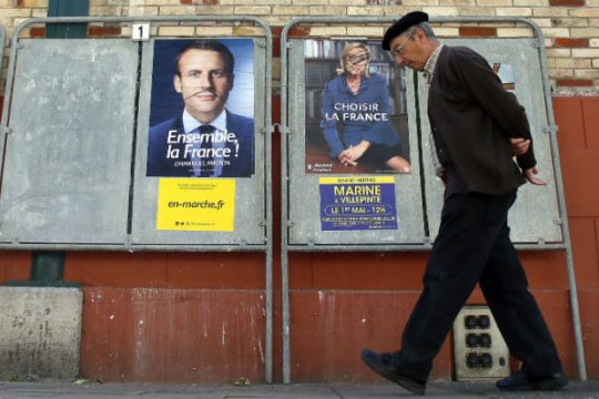 Υποσχέσεις και αποδοκιμασίες στο παρά πέντε του β’ γύρου