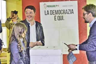Επέστρεψε πανηγυρικά στην πολιτική σκηνή και θέλει να κυβερνήσει