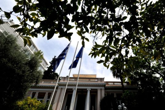 Αντάλλαξαν «πυρά» Μαξίμου-Νέα Δημοκρατία