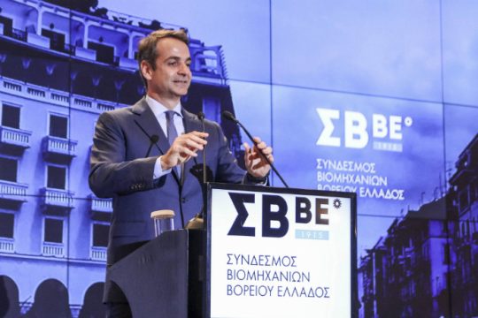Στο αφήγημα της διαπλοκής επενδύει ο Μητσοτάκης
