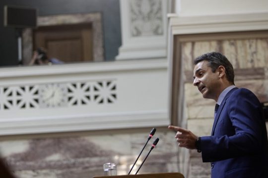 Επίθεση στον Κατρούγκαλο για να χτυπήσει τον Τσίπρα