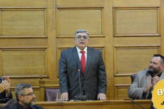 Τι γυρεύουν οι ναζιστές στη Βουλή;