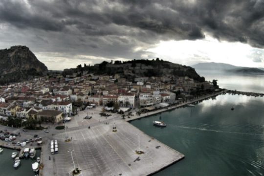 Συννεφιά και τοπικές βροχές
