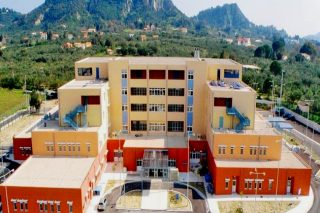 Νυστέρι και… μήνυση