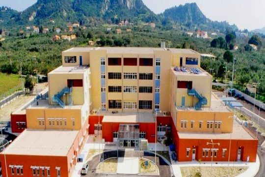 Νυστέρι και… μήνυση
