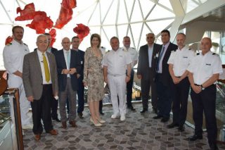 Η «πρώτη» του «Mein Schiff 5» στον Πειραιά