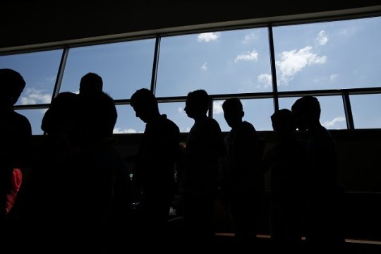 «Αυτοί που μεγάλωσαν ψιθυρίζοντας…»