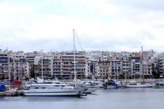 «Ποτέ την Κυριακή» λένε οι έμποροι του Πειραιά