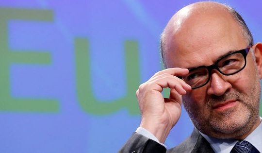 Ο Μοσκοβισί ρίχνει το μπαλάκι στον Ντάισελμπλουμ