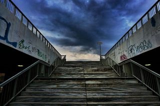 Αφουγκραζόμενος το μηδέν, μεγεθύνοντας το τίποτε