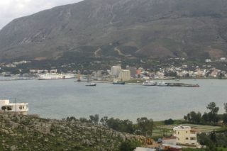 Στη Σούδα για έλεγχο το πλοίο με τα εκρηκτικά