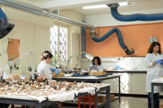 Στα άδυτα των εργαστηρίων συντήρησης