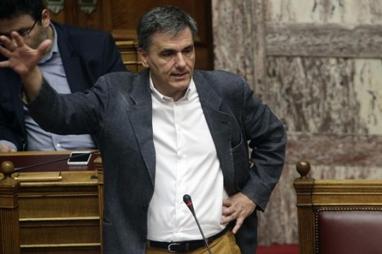 Και πέντε δισεκατομμύρια νέα μέτρα και πλεόνασμα 4%