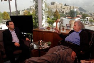 Δηλαδή ο Μίκης πιστεύει πως ο Τσίπρας θα φέρει χούντα;