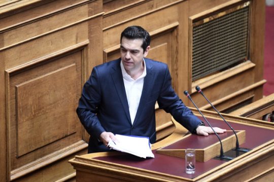 «Η μπάλα στο γήπεδο των δανειστών»