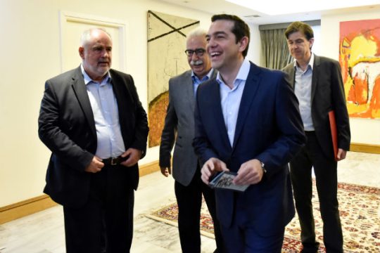 Χαμόγελα για τις χαμηλές πτήσεις