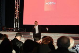 Με βαριά ονόματα το DiEM25 στην Αθήνα
