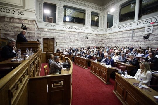 Οι βουλευτές, οι ναζιστές, η δημοκρατία…