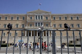 Κοκόρια, κοτσύφια, μέτρα, δημοσιογράφοι