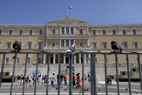 Κοκόρια, κοτσύφια, μέτρα, δημοσιογράφοι