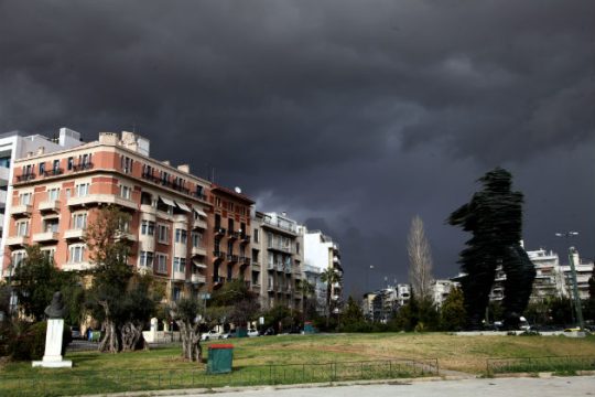 Άστατος καιρός με κατά τόπους έντονα φαινόμενα