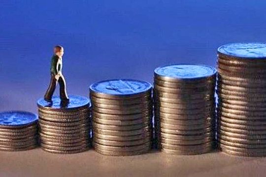 Μικρές «ενέσεις» στα μισθολόγια των Πανεπιστημιακών