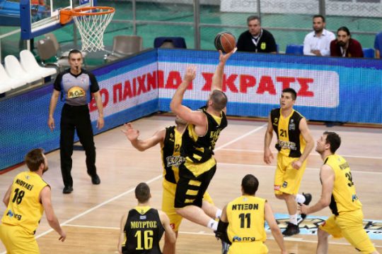 Η ΑΕΚ «σκούπισε» τον Άρη και κατέλαβε την 3η θέση