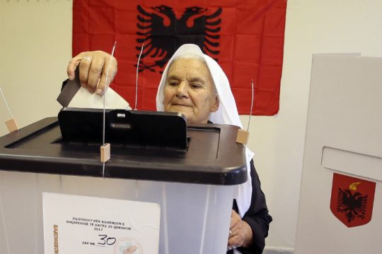 Προβάδισμα Σοσιαλιστών στην Αλβανία