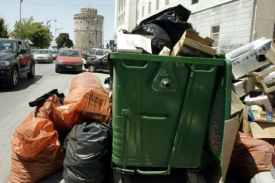 «Παγώνει» η απόφαση Μπουτάρη για αποκομιδή σκουπιδιών από ιδιώτες