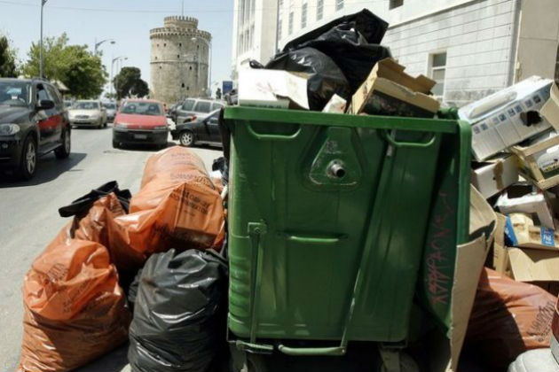 «Παγώνει» η απόφαση Μπουτάρη για αποκομιδή σκουπιδιών από ιδιώτες